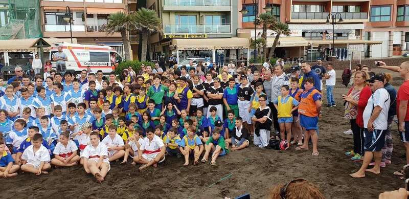 Grupo de participantes en el Encuentro Insular de Escuelas de Lucha Canaria (Foto TA)