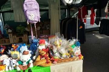  Rastrillo solidario de la RSP de Jinámar en el mercadillo dominical (Foto TA)