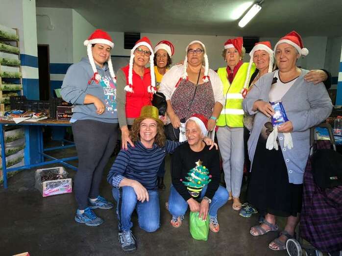 Miembros de la RSP de Jinámar que prepararon el reparto (Foto TA)