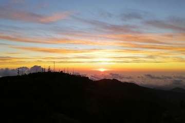 Cielo anaranjado desde el Pico de Las Nieves (Foto Antonio Alí)