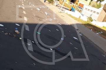 El mercadillo de Jinámar deja las calles llena de residuos (Foto TA)