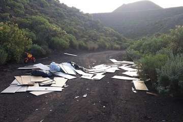 Vertedero en el camino de Rosiana (Foto TA)