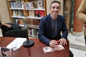 El pianista Ignacio Clemente hace disfrutar a Telde de los temas de Rosa María Ascot (Foto Jesús Ruiz Mesa)