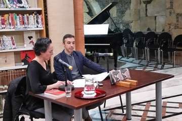 El pianista Ignacio Clemente hace disfrutar a Telde de los temas de Rosa María Ascot (Foto Jesús Ruiz Mesa)