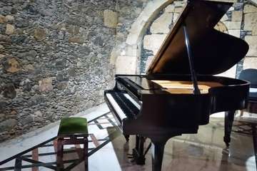 El pianista Ignacio Clemente hace disfrutar a Telde de los temas de Rosa María Ascot (Foto Jesús Ruiz Mesa)