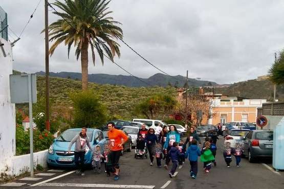 Carrera escolar solidaria en Lomo Magullo (Foto TA)