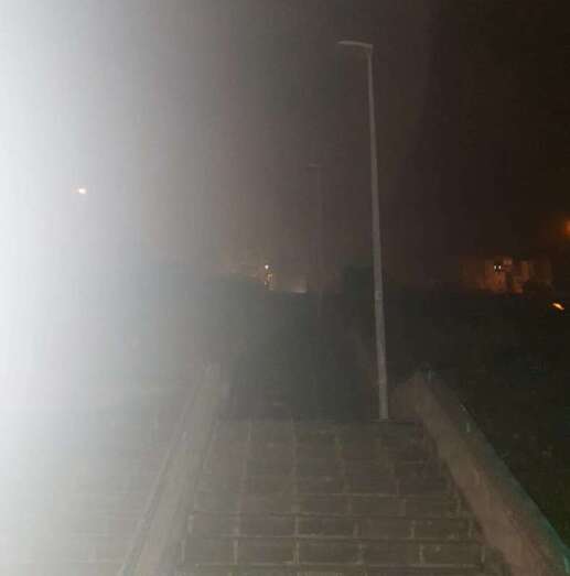 La escalinata está a oscuras desde hace días (Foto TA)