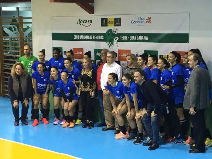 Candidatos del PP con el equipo Rocasa (Foto TA)