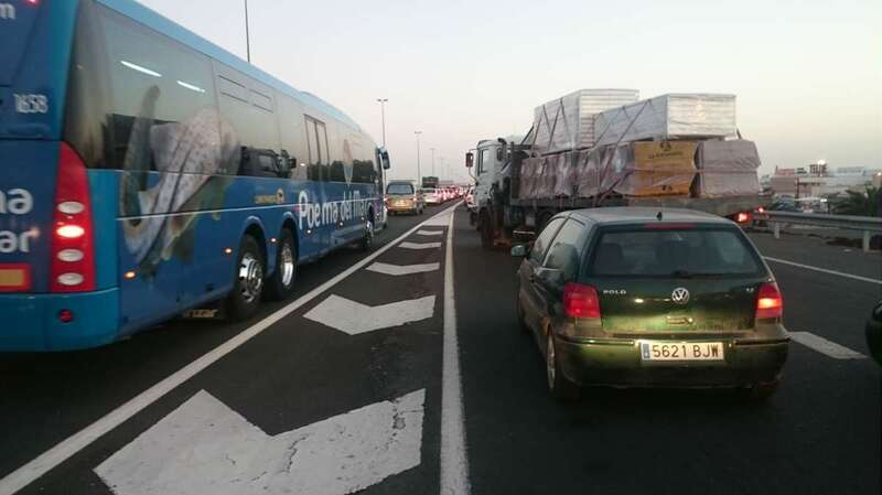 Retenciones a primera hora de este miércoles en dirección sur en la GC-1 (Foto TA)