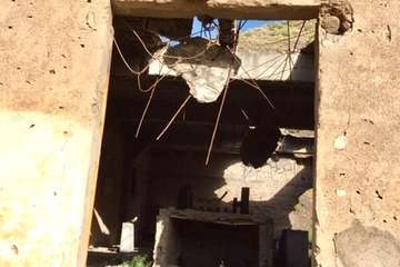 Vertido de latas de pinturas y pozo abierto en el Barranco del Draguillo (Foto TA)