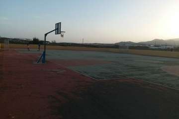 Estado descuidado de la cancha de Hoya del Pozo (Foto TA)