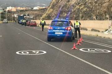 La Policía Local de Telde colabora en la campaña de control de vehículos pesados (Foto TA)