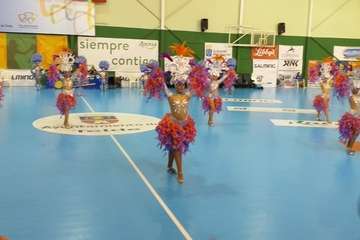 La comparsa Los Diamantes apoya al Rocasa (Foto TA)