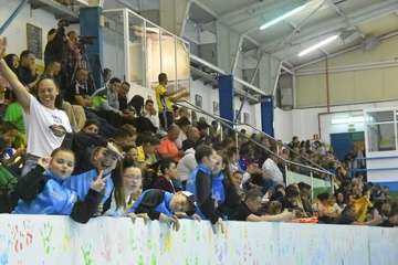 La comparsa Los Diamantes apoya al Rocasa (Foto TA)