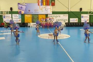 La comparsa Los Diamantes apoya al Rocasa (Foto TA)