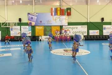 La comparsa Los Diamantes apoya al Rocasa (Foto TA)