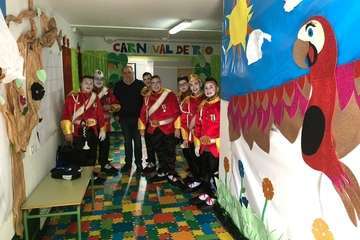 Los Nietos de SaryMánchez y Las Golisnionas dan la murga en los colegios de Telde (Foto TA)