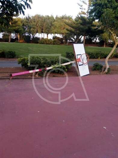 Estado de la canasta en el parque urbano de San Juan (Foto TA)