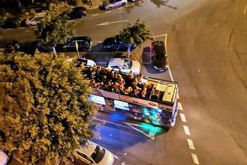 La carroza anunciadora del Carnaval ya recorre Telde (Foto TA)