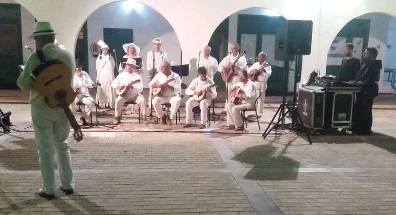 Momento del baile de piñatas en la Casa de la Juventud (Foto TA)