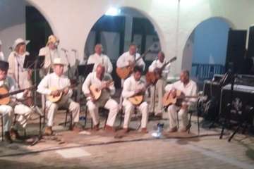 Baile de piñatas en la Casa de la Juventud (Foto TA)