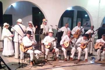 Baile de piñatas en la Casa de la Juventud (Foto TA)