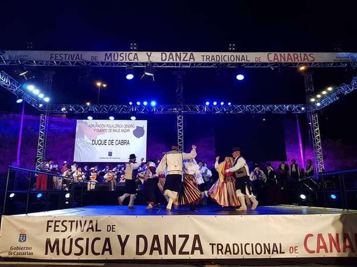 Momento de la actuación de los grupos teldenses (Foto TA)