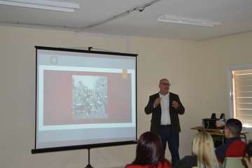 Agustín Arencibia abre las I Jornadas de Memoria Histórica del IES de La Herradura (Foto TA)