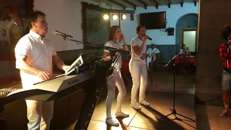 La fiesta estuvo amenizada por la orquesta D'Music (Foto TA)