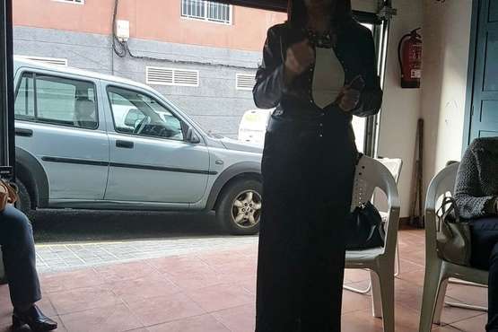 Reunión de Carmen Hernández, candidata de NC, con un grupo de vecinos de La Montañeta (Foto TA)