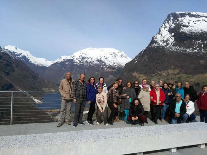 El grupo de teldenses en uno de los fiordos noruegos (Foto TA)