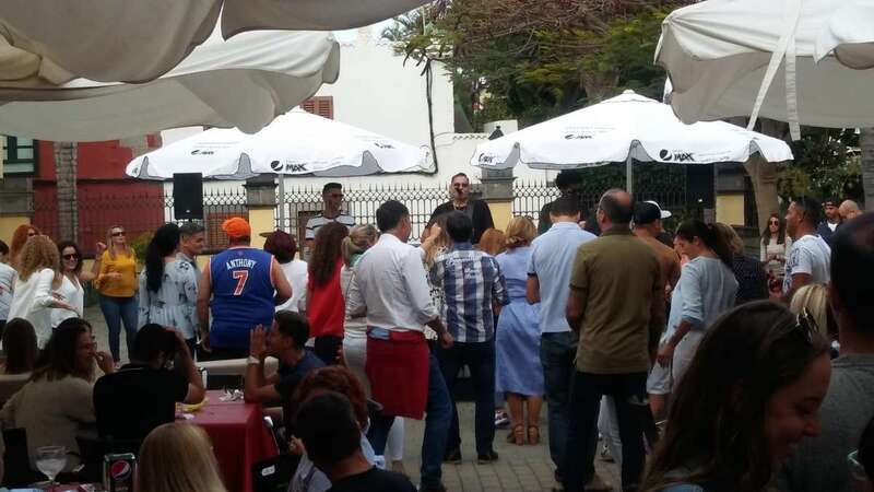 Momento de la actuación de Aseres en El Casino de Telde, este domingo (Foto TA)