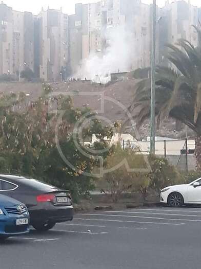 El incendio provocó una densa humareda (Foto TA)