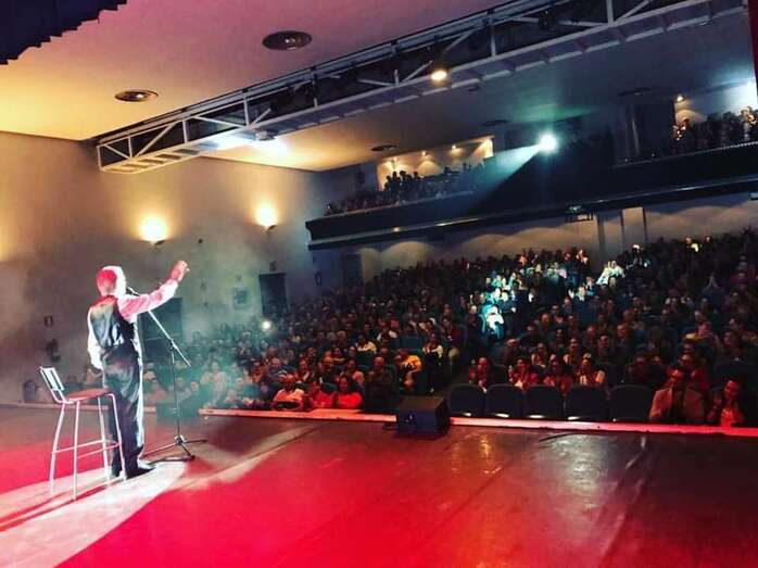 Momento de la actuación de Manolo Vieira en Telde en la noche del pasado viernes (Foto TA)