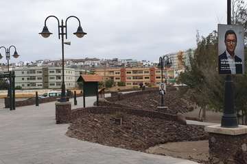 Cartelería de Juntos por Telde y de CC en la avenida de Melenara (Foto TA)