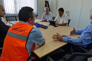 El PSOE insular palpa la situación del sector industrial en El Goro (Foto Acfi Press)