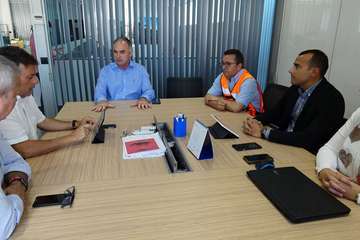 El PSOE insular palpa la situación del sector industrial en El Goro (Foto Acfi Press)