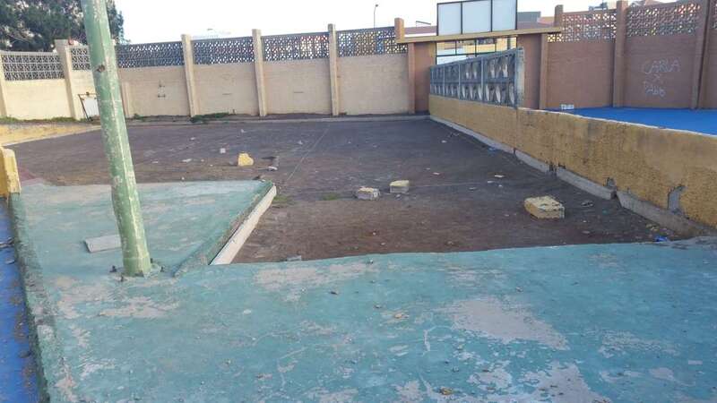 Los vándalos destrozan muros y tiran basura en la instalación (Foto TA)