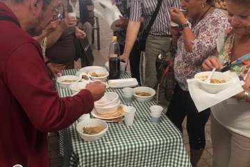 Colas en el Mercado de Telde para degustar el potaje de berros (Foto TA)