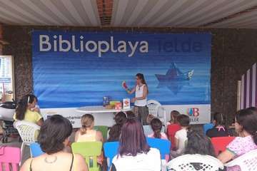 Actividades para niños en la Biblioplaya de Melenara (Foto TA)