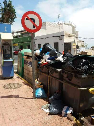 Imagen de este domingo en la calle principal de El Calero,remitida a TA por un lector 