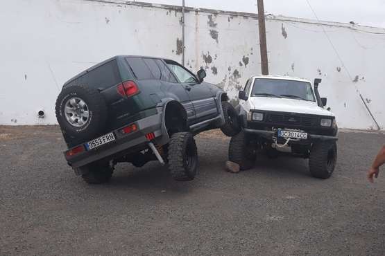 Exposición de vehículos 4x4 en Lomo Cementerio-Telde (Foto TA)