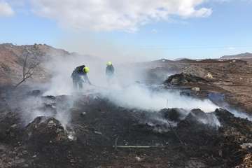  Los bomberos emplean 8.500 litros de agua en sofocar un incendio en Telde (Foto TA)