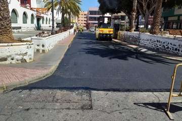 La renovación del asfalto deja flamante tres calles de Los Llanos (Foto TA)