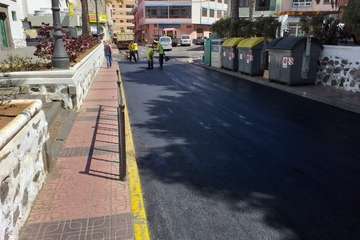 La renovación del asfalto deja flamante tres calles de Los Llanos (Foto TA)