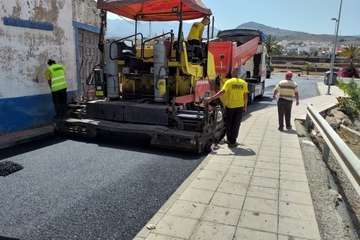 Obras de asfaltado de la calle de Santo Domingo en Los Llanos de Telde (Foto TA)