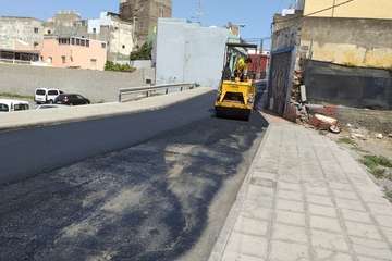 Obras de asfaltado de la calle de Santo Domingo en Los Llanos de Telde (Foto TA)