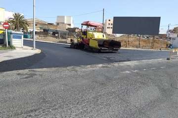Obras de asfaltado de la calle de Santo Domingo en Los Llanos de Telde (Foto TA)