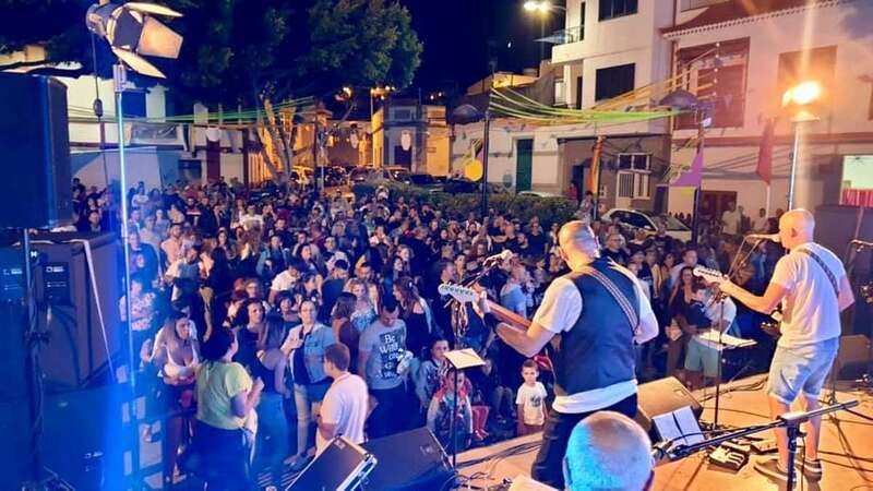 Momento del concierto de anoche de Charcojondo en Lomo Magullo (Foto TA)