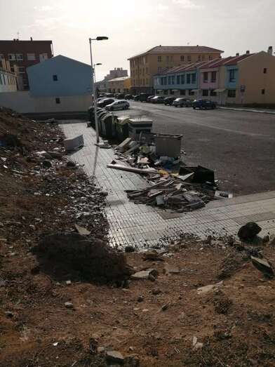 Estercolero en la urbanización Los Cedros (Foto TA)